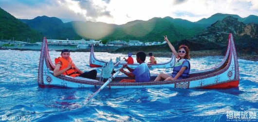 蘭嶼東清灣拼板舟體驗-限定飛魚季傳統船隻划行